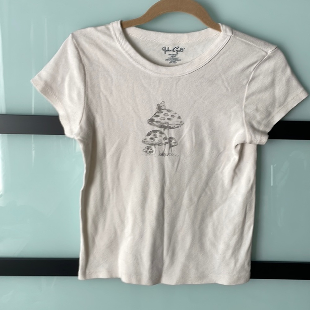 Brandy Melville shirt